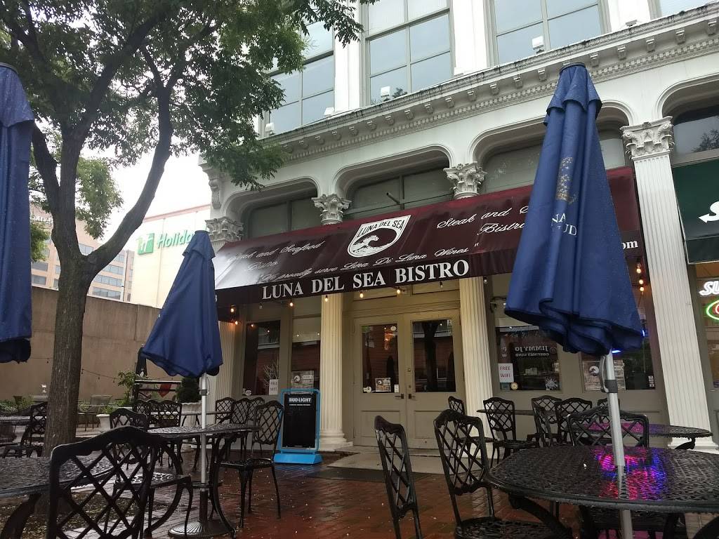 Luna Del Sea Steak & Seafood Bistro | restaurant | 300 W Pratt St, Baltimore, MD 21201, USA | 4107528383 OR +1 410-752-8383