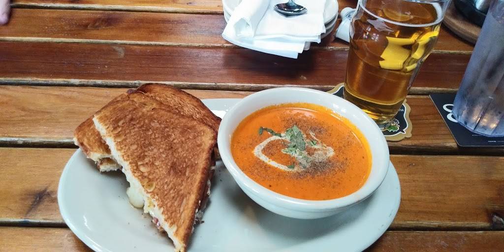 Flying Saucer Draught Emporium | restaurant | 14999 Montfort Dr, Dallas, TX 75254, USA | 9729917093 OR +1 972-991-7093