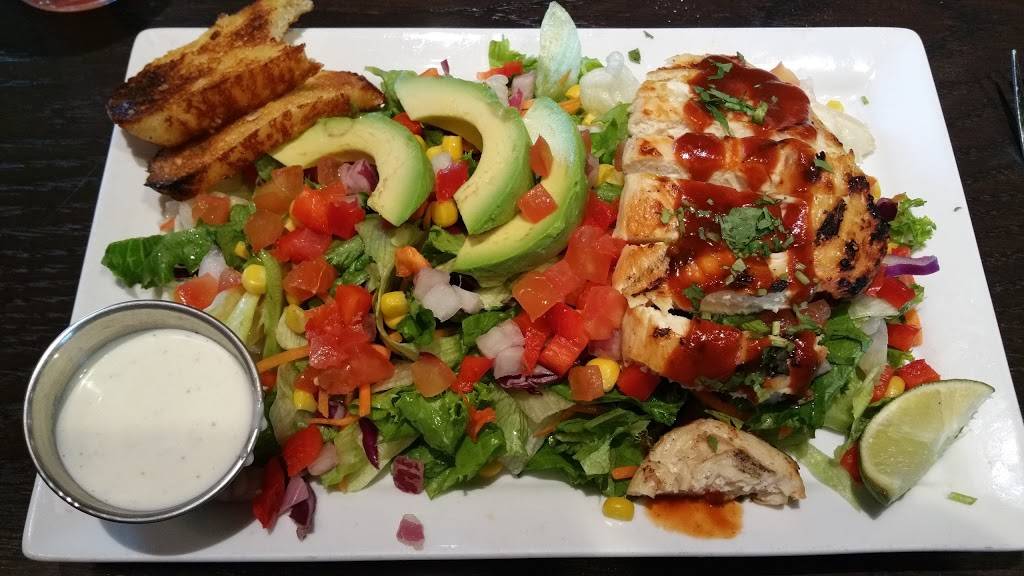 Red Robin Gourmet Burgers and Brews | restaurant | 2440 E Springs Dr, Madison, WI 53704, USA | 6083010435 OR +1 608-301-0435