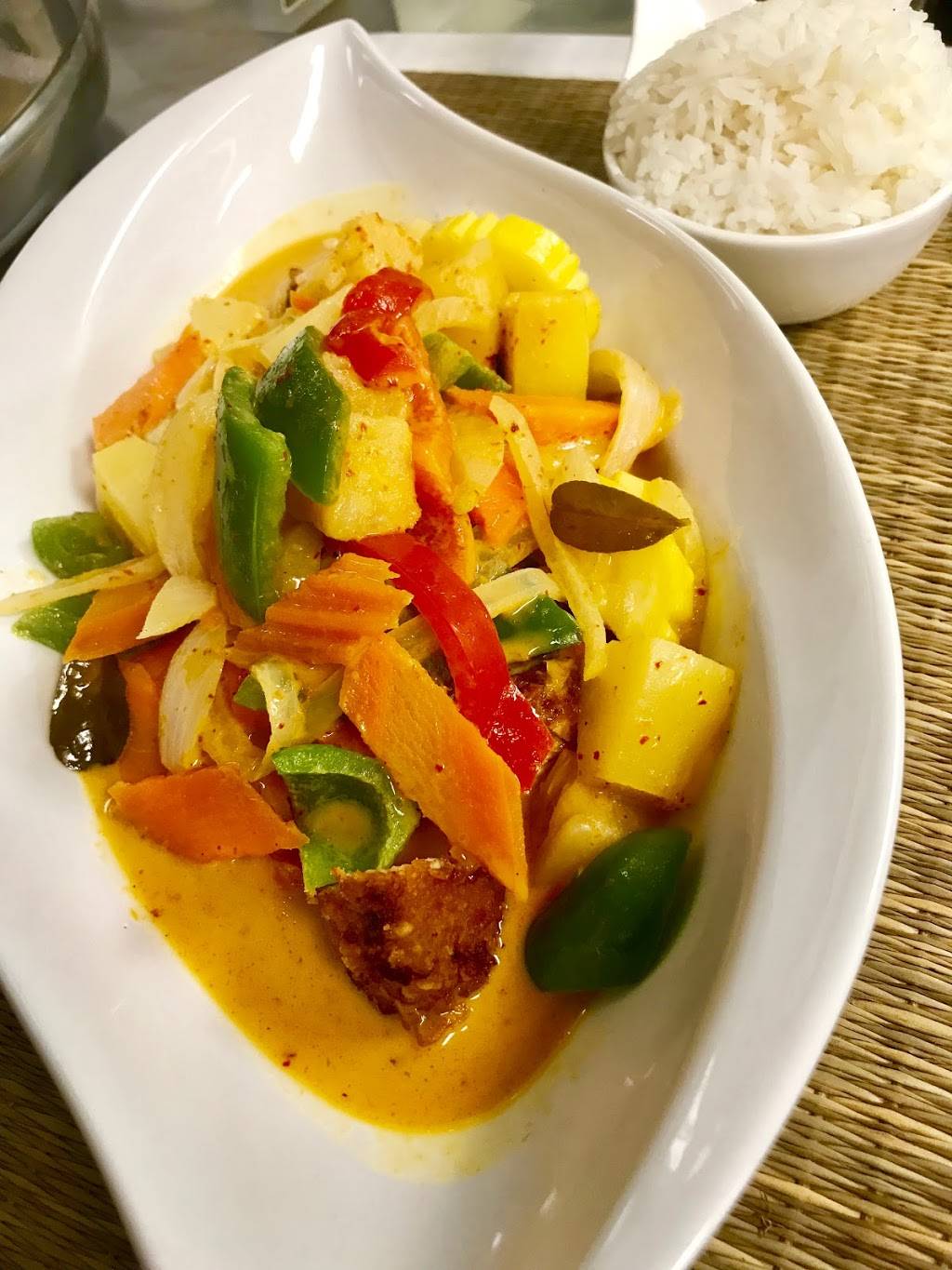 Thai Tamarind | restaurant | 2 Connector Rd, Westborough, MA 01581, USA | 5083296688 OR +1 508-329-6688