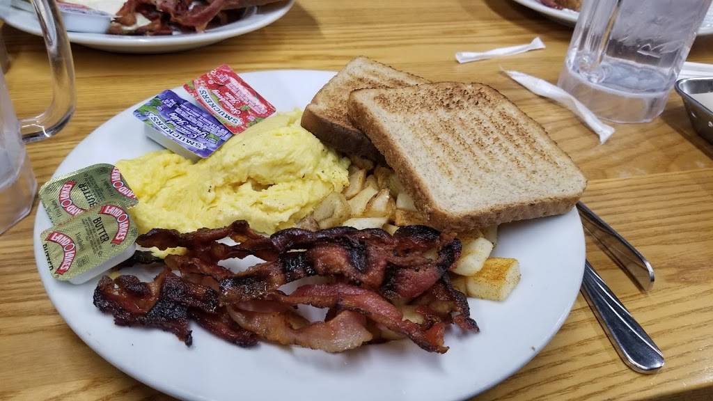 Chilis Grill & Bar | meal takeaway | Bld 6, Field Term #1, Chicago, IL 60666, USA | 7733777800 OR +1 773-377-7800