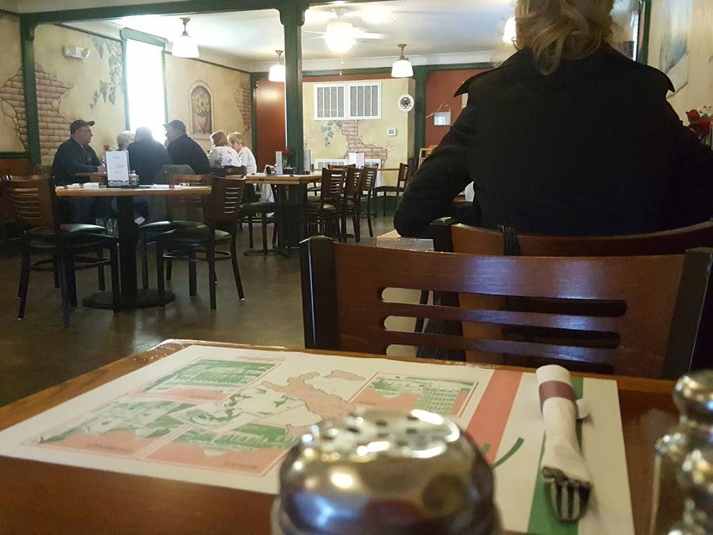 Giovannis Pizza | restaurant | 18 W Main St, Elverson, PA 19520, USA | 6102867376 OR +1 610-286-7376