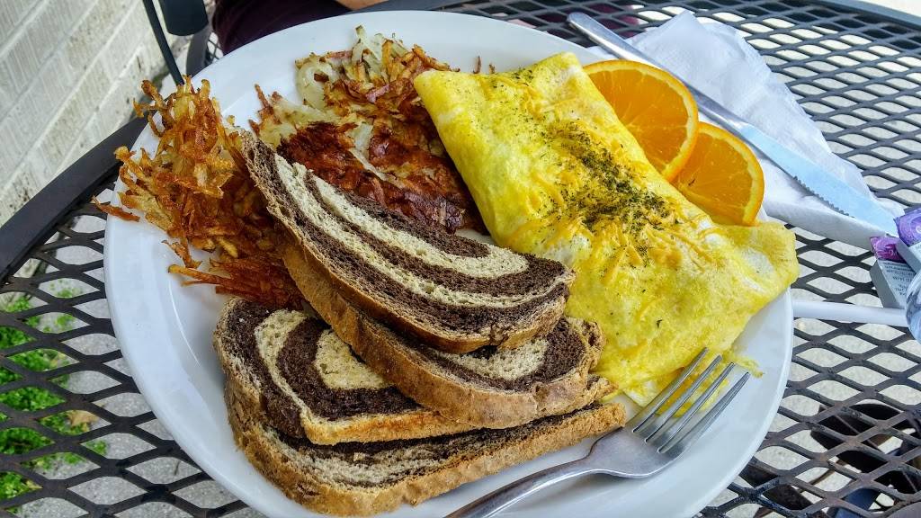 Town Square Cafe & Bakery | restaurant | 704 Veterans Memorial Dr, Tellico Plains, TN 37385, USA | 4232532200 OR +1 423-253-2200