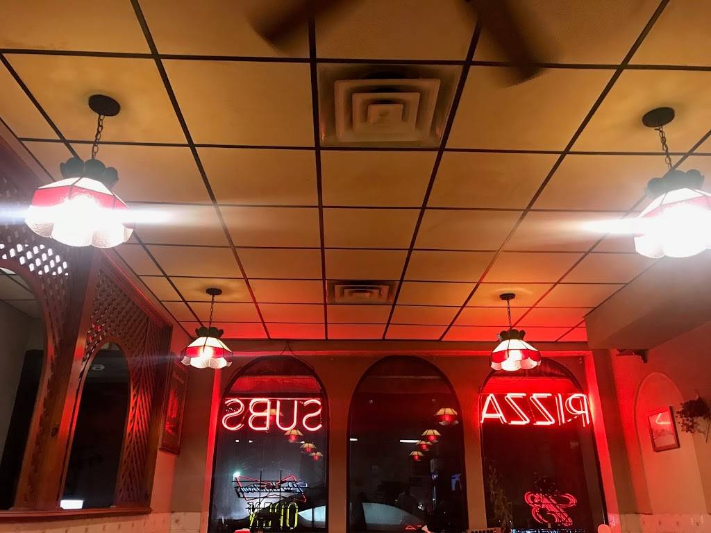 Lillos Pizza | restaurant | 1824 67 Main St, Walden, NY 12586, USA | 8457785612 OR +1 845-778-5612