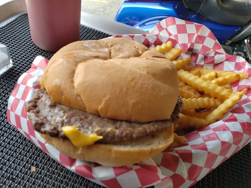 Charlies Drive-In | restaurant | 806 W Main St, Hortonville, WI 54944, USA | 9207796753 OR +1 920-779-6753