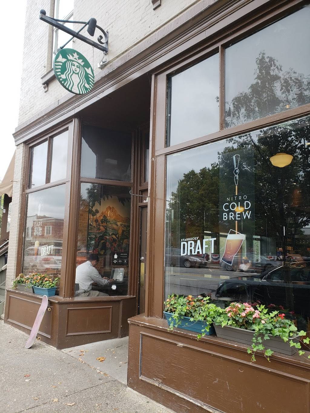 Starbucks | cafe | 65 N Main St, Chagrin Falls, OH 44022, USA | 4408939577 OR +1 440-893-9577
