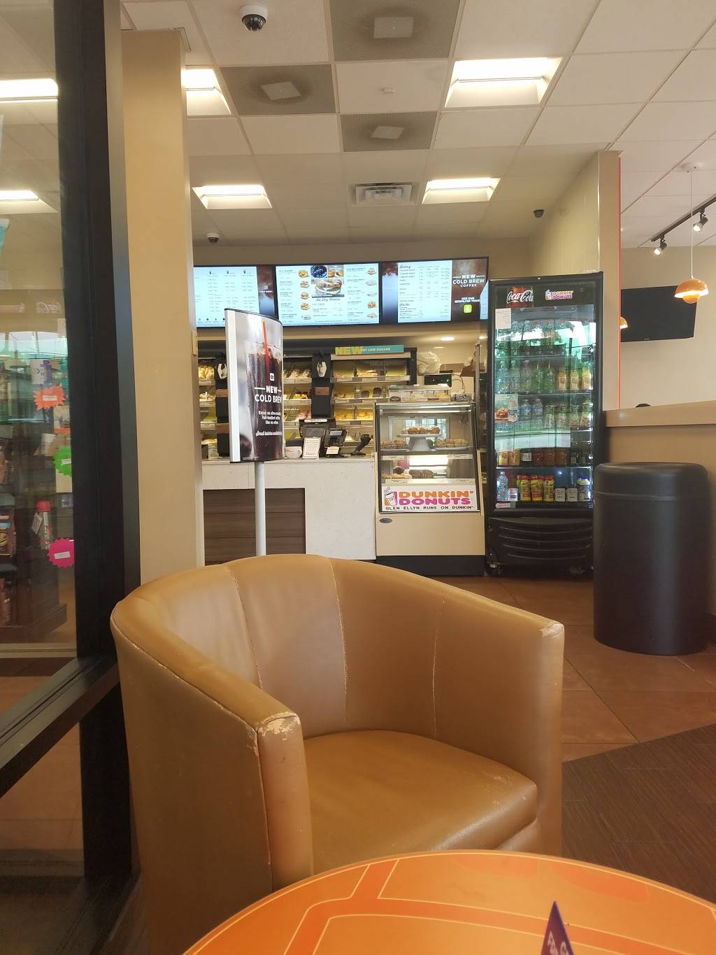 Dunkin | cafe | 651 Roosevelt Rd, Glen Ellyn, IL 60137, USA | 6304740463 OR +1 630-474-0463