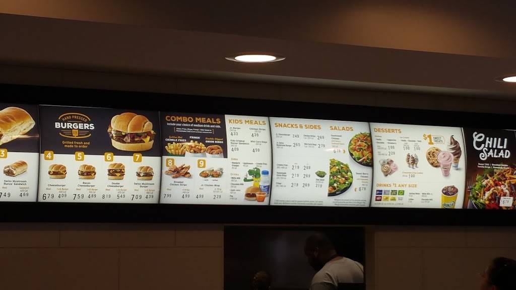 Runza Restaurant | restaurant | 10705 Emmet St, Omaha, NE 68134, USA | 4024963986 OR +1 402-496-3986