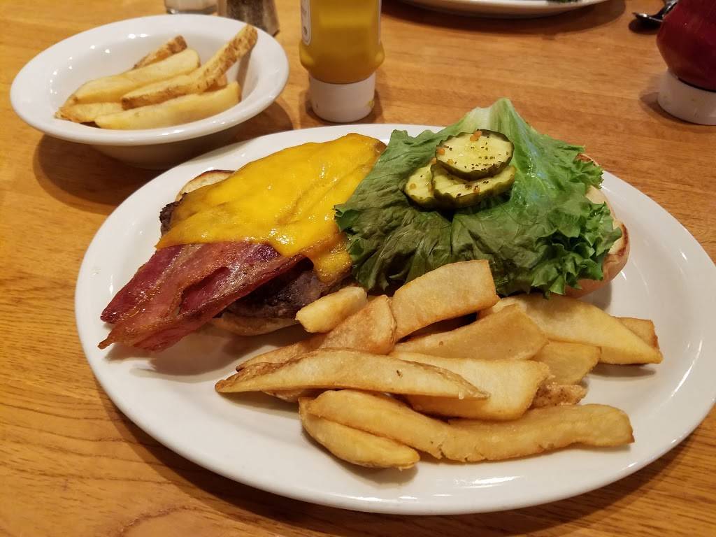 Cracker Barrel Old Country Store | restaurant | 13561 SW 17th Ct, Ocala, FL 34473, USA | 3523077222 OR +1 352-307-7222