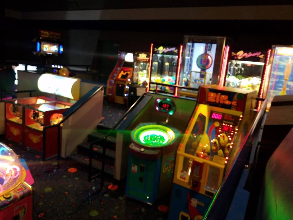 Rocky Rococo Pan Style Pizza | restaurant | 7952 Tree Ln, Madison, WI 53717, USA | 6088291444 OR +1 608-829-1444