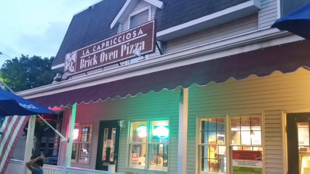 La Capricciosa Pizza | restaurant | 135 3rd St #24, Greenport, NY 11944, USA | 6314771625 OR +1 631-477-1625