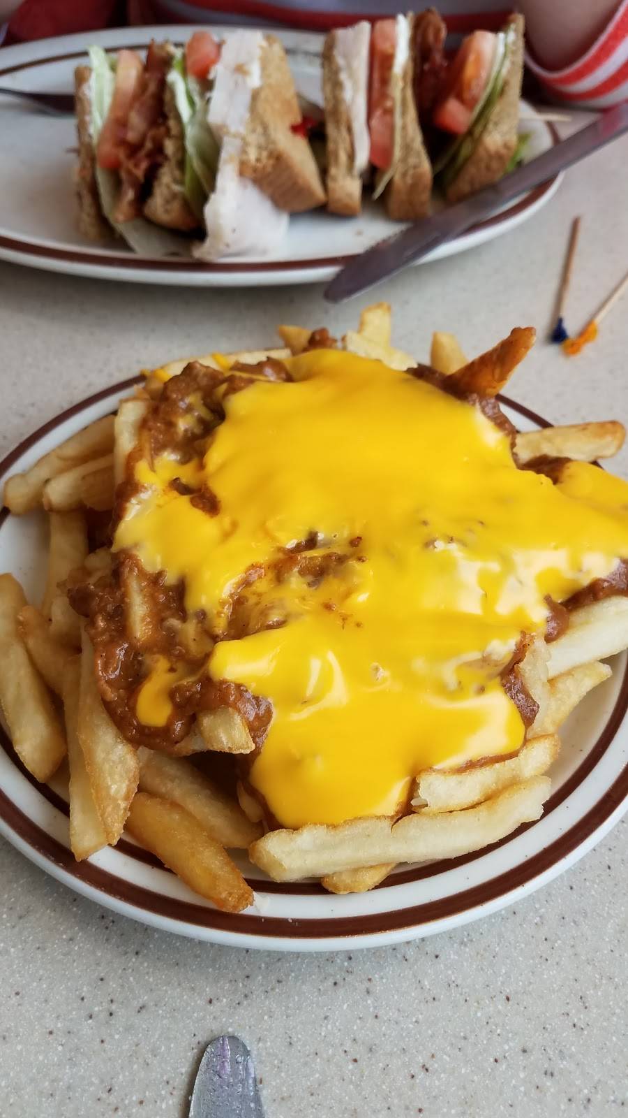 Leos Coney Island | restaurant | 1852 E Big Beaver Rd, Troy, MI 48083, USA | 2486800180 OR +1 248-680-0180