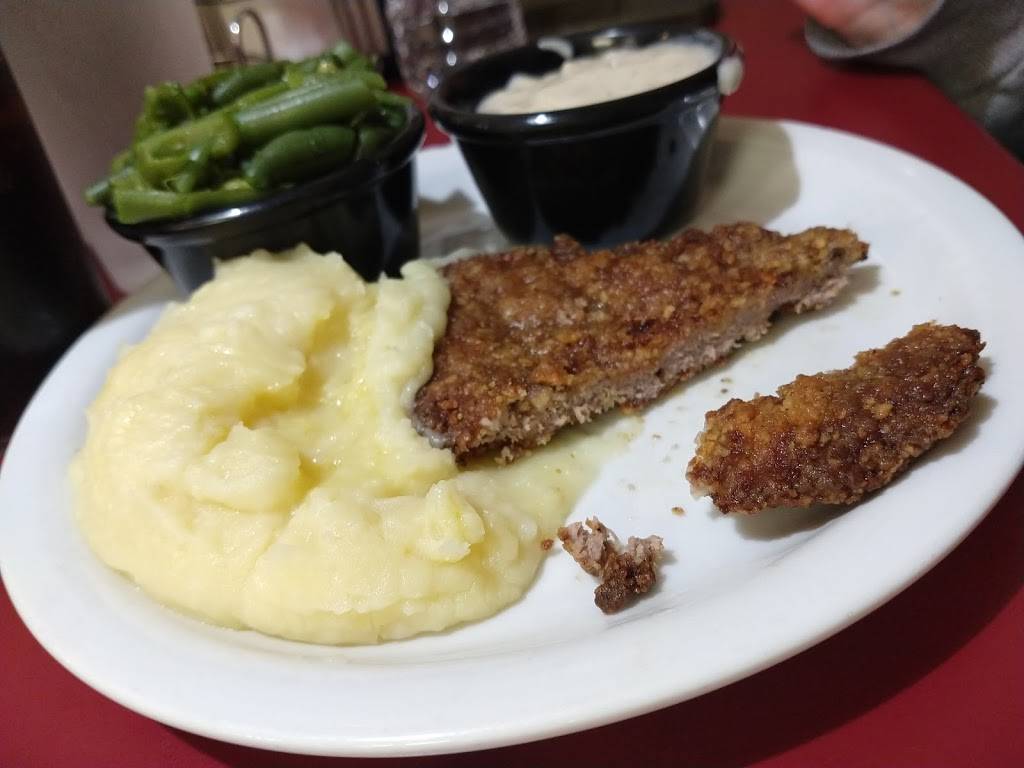 Carolyns Essenhaus | restaurant | 104 Main St, Arlington, KS 67514, USA | 6205384711 OR +1 620-538-4711