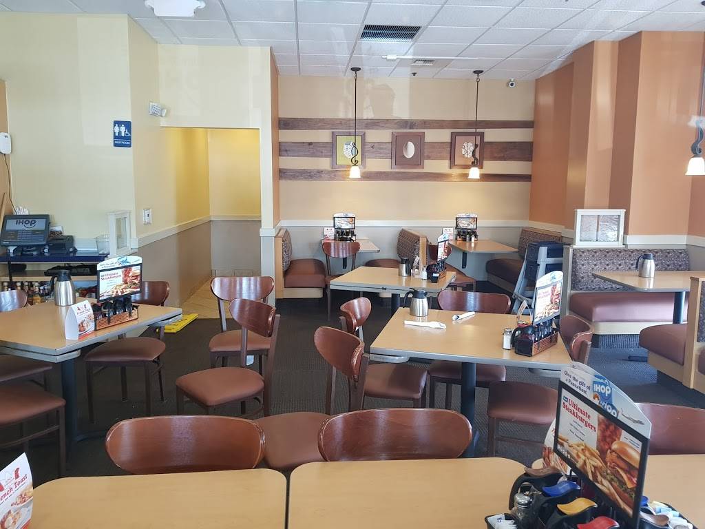 IHOP | restaurant | 1010 W Layton Ave, Milwaukee, WI 53221, USA | 4147271020 OR +1 414-727-1020