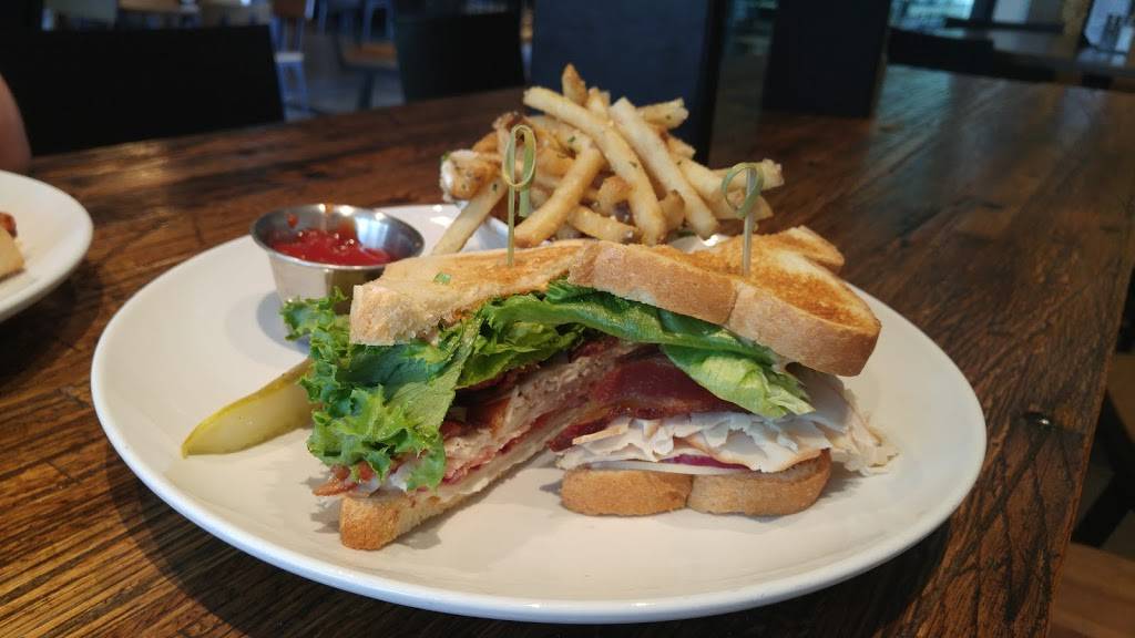 Abruscis Fire & Vine | restaurant | 2200 Youngfield St, Lakewood, CO 80215, USA | 3032322424 OR +1 303-232-2424