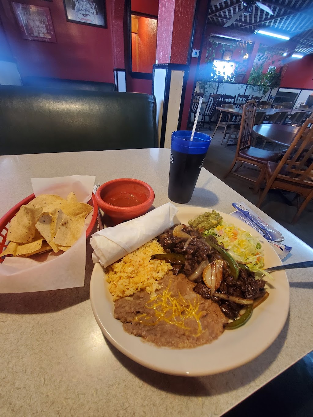 Mama Finas | restaurant | 411 US-54, Plains, KS 67869, USA | 6205639222 OR +1 620-563-9222