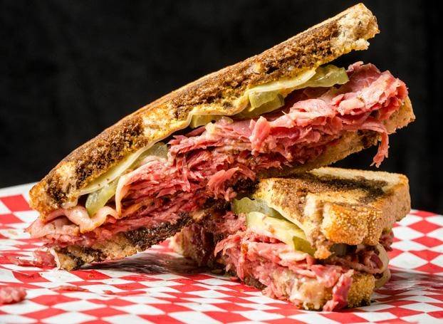 Renners Grill | night club | 7819 SW Capitol Hwy, Portland, OR 97219, USA | 5032469097 OR +1 503-246-9097