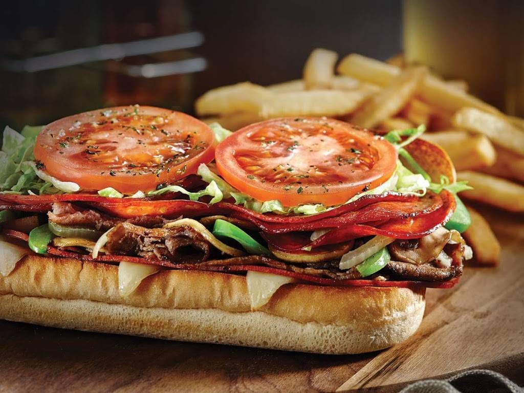 Mikes | restaurant | 10490 Rue Lajeunesse, Montréal, QC H3L 2E5, Canada | 5143850123 OR +1 514-385-0123