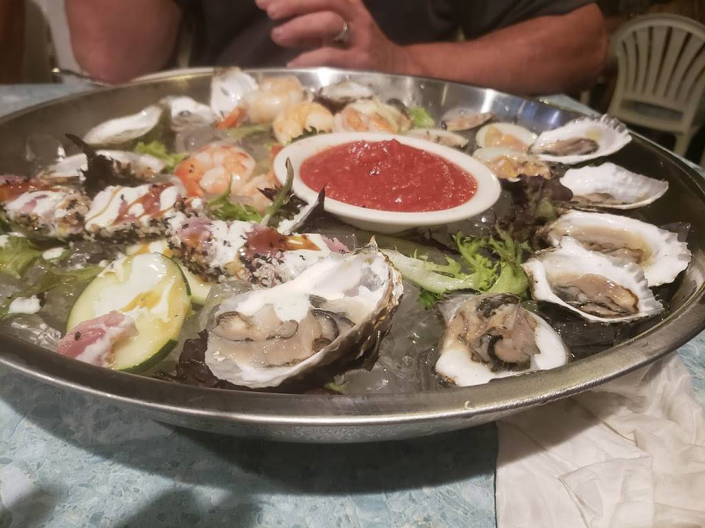 Chelos Hometown Bar and Grille | restaurant | 1 Masthead Dr, Warwick, RI 02886, USA | 4018843000 OR +1 401-884-3000