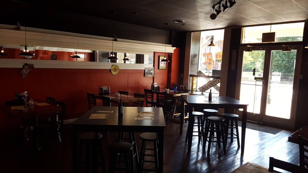 Joe-Joes Super Heroes & Steaks | restaurant | 121 W Main St, Louisa, VA 23093, USA | 5409675656 OR +1 540-967-5656