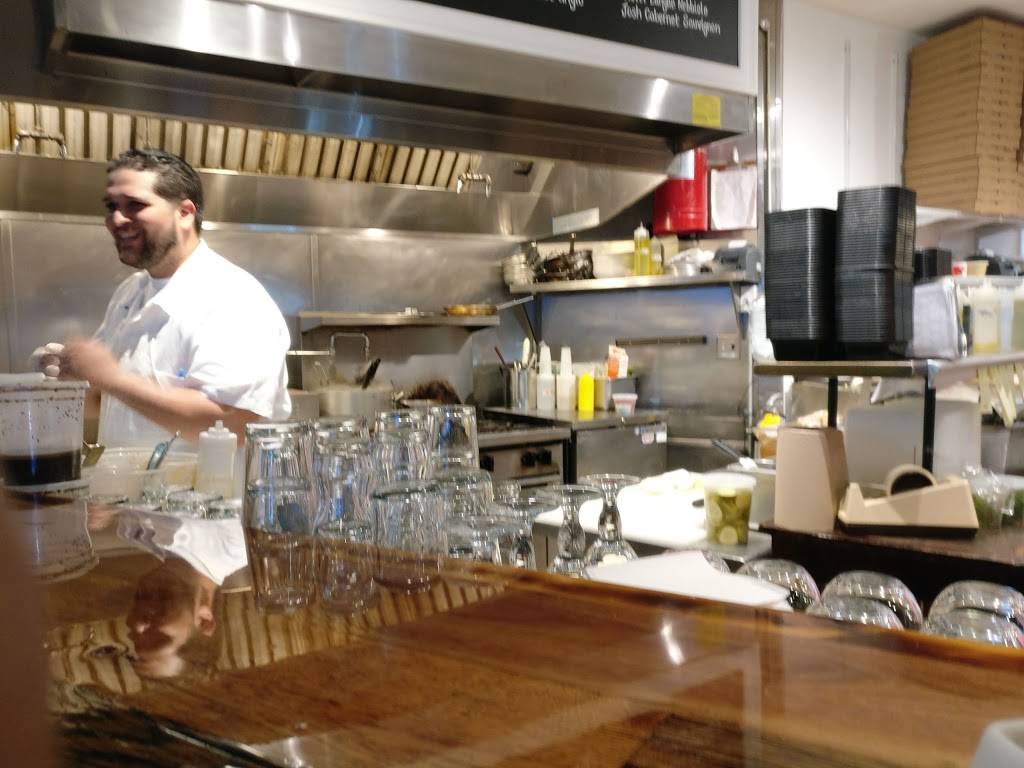 Molinaris | restaurant | 789 Adams St, Dorchester, MA 02124, USA | 6178251700 OR +1 617-825-1700