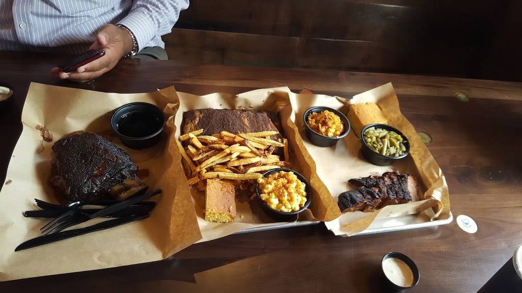 MISSION BBQ | restaurant | 13612 Bruce B Downs Blvd, Tampa, FL 33613, USA | 8134439443 OR +1 813-443-9443