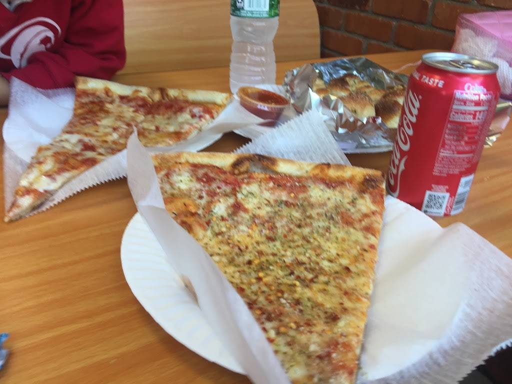 Luigis Pizza & Pasta | restaurant | 808 Burke Ave, Bronx, NY 10467, USA | 7185477500 OR +1 718-547-7500
