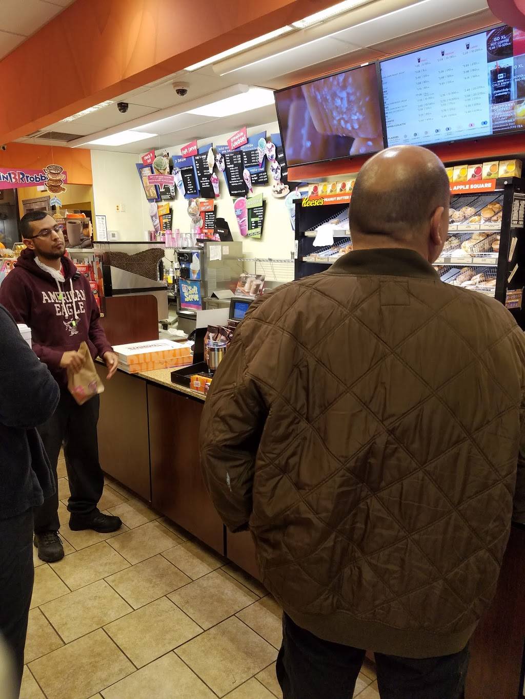 Dunkin Donuts | cafe | 7525 N Harlem Ave, Niles, IL 60714, USA | 8476476998 OR +1 847-647-6998