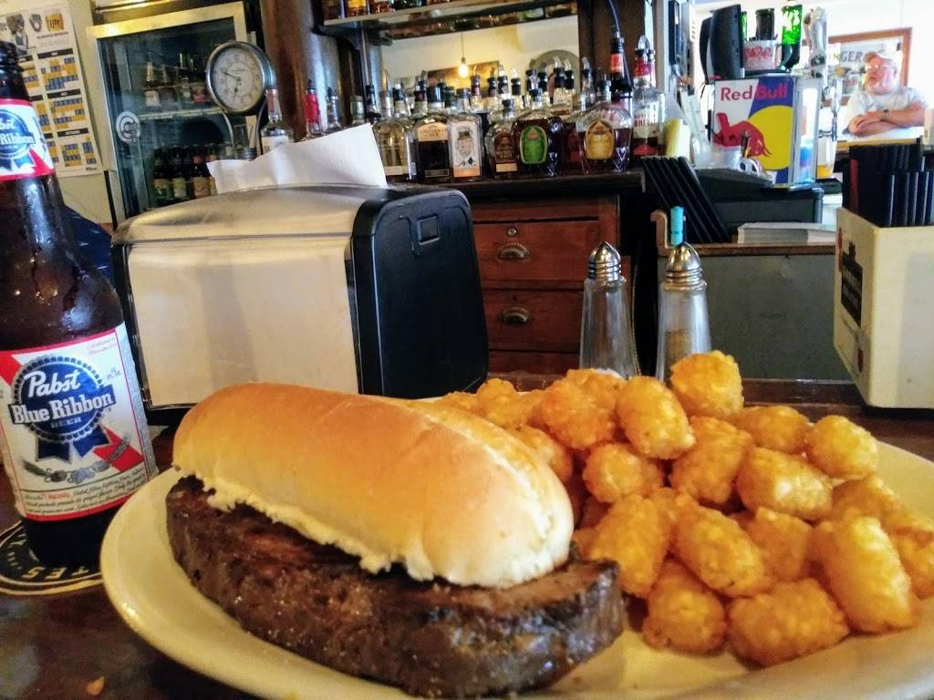 Century Pub and Eatery | restaurant | 5511 6th Ave, Kenosha, WI 53140, USA | 2627646501 OR +1 262-764-6501