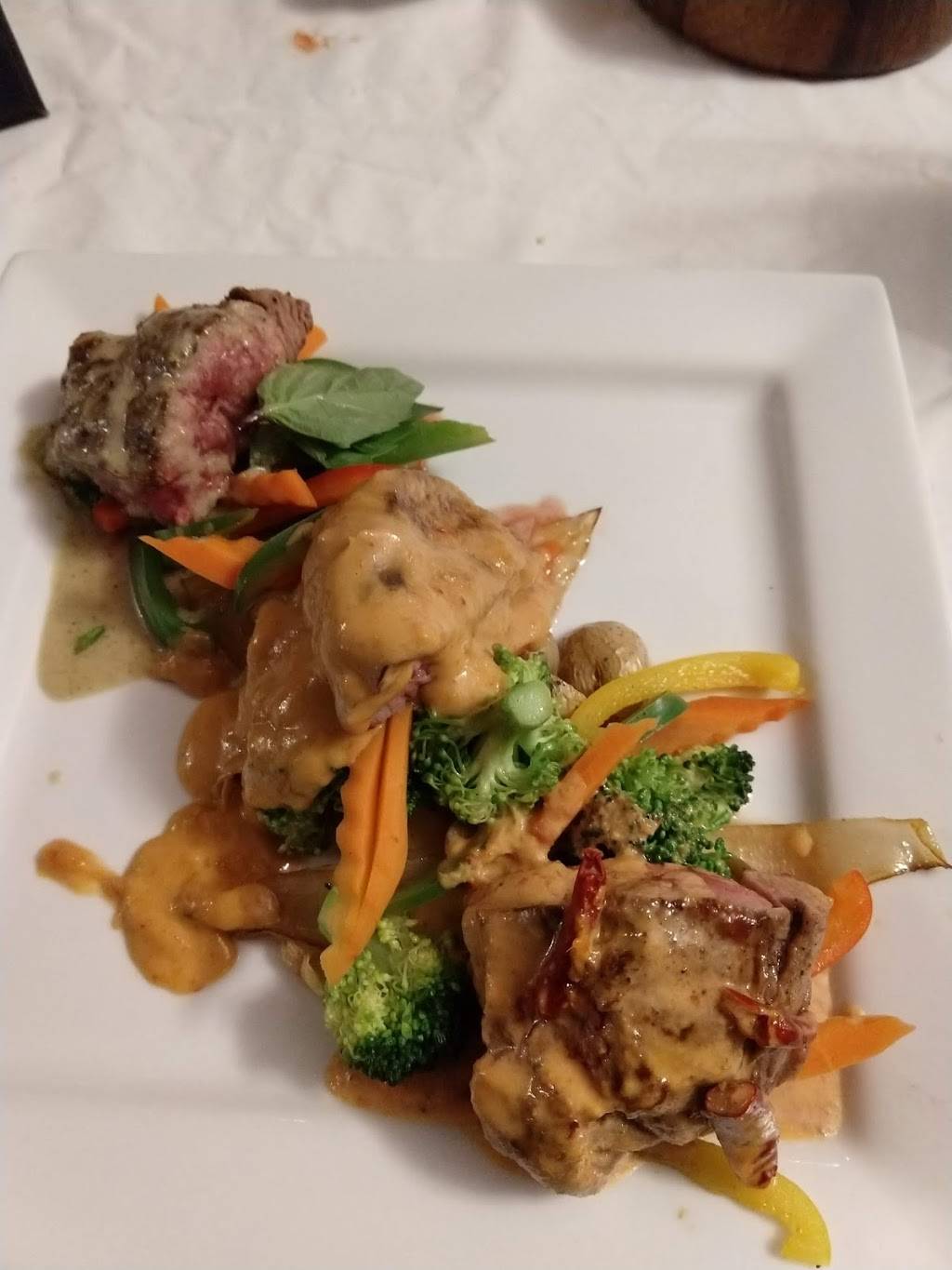 Sabinos Latin & Asian Bistro | restaurant | 208 W Wisconsin Ave, Neenah, WI 54956, USA | 9209699549 OR +1 920-969-9549