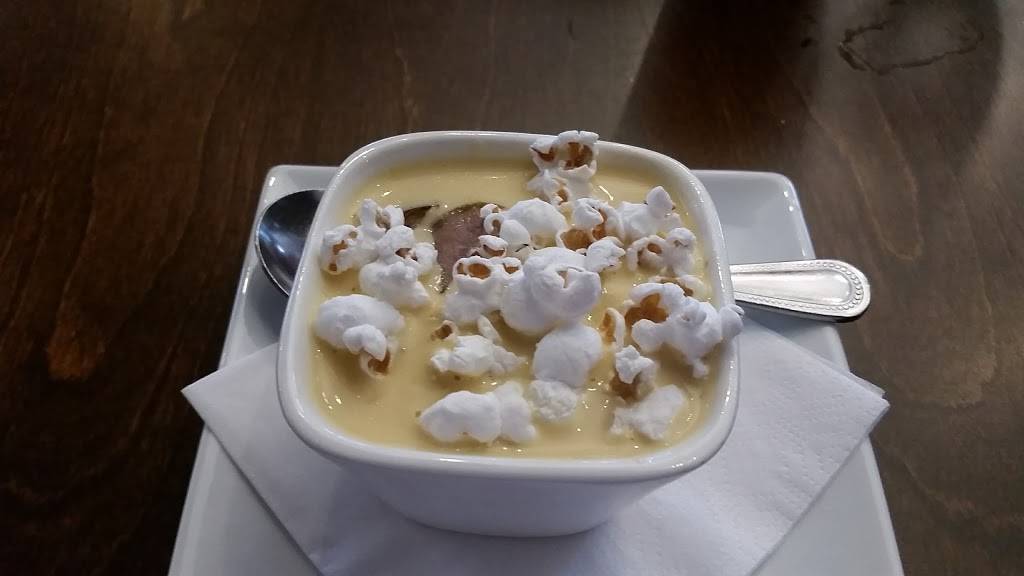 Twist Bar & Grill | restaurant | 6617 Odana Rd, Madison, WI 53719, USA | 6088330110 OR +1 608-833-0110