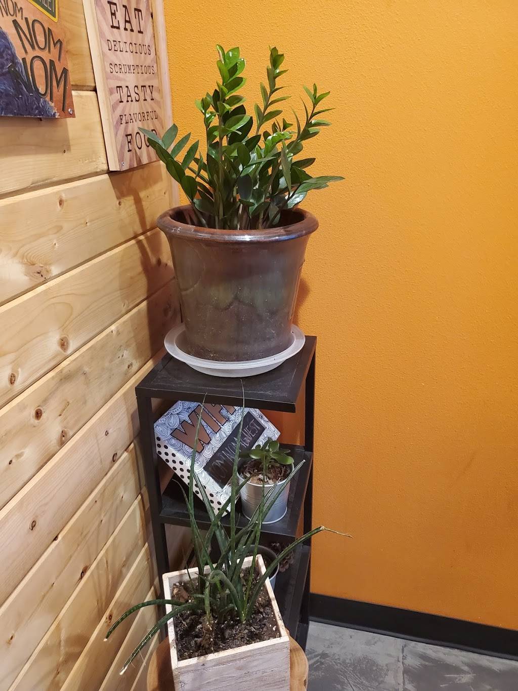 Nom Nom Restaurant and Grill | restaurant | 801 C St, Vancouver, WA 98660, USA | 3607187360 OR +1 360-718-7360