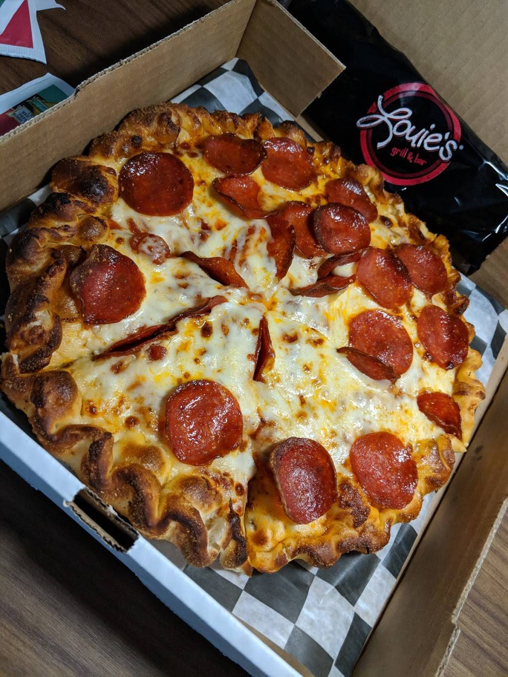 Louies Grill & Bar | restaurant | 1601 S I-35 Service Rd, Moore, OK 73160, USA | 4058957419 OR +1 405-895-7419