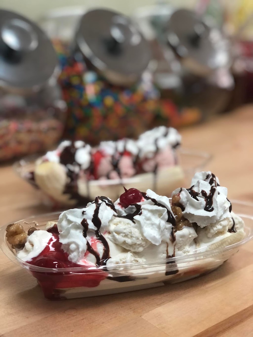 Oxfords Old Fashioned Ice Cream Parlor | restaurant | 134 W College St, Oxford, NC 27565, USA | 9193394404 OR +1 919-339-4404