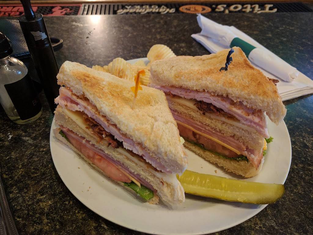 Slim & Chubbys Bar & Grill | restaurant | 15024 Puritas Ave, Cleveland, OH 44135, USA | 2166717167 OR +1 216-671-7167