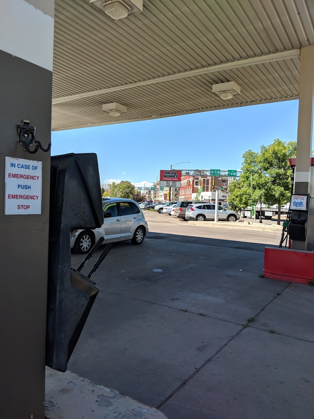 Kum & Go | meal takeaway | 215 E Lincolnway, Cheyenne, WY 82001, USA | 3076375436 OR +1 307-637-5436