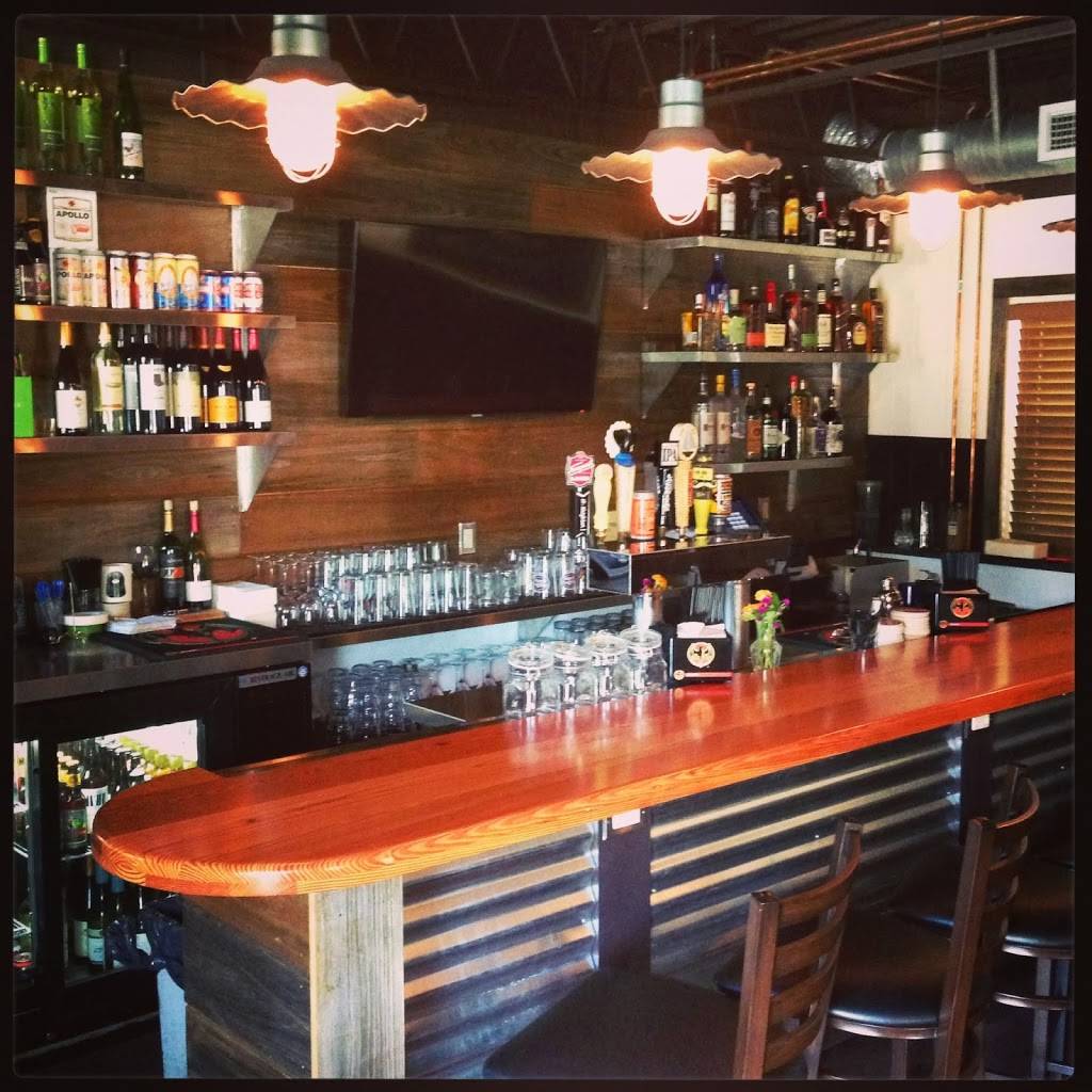 Chomp Kitchen and Drinks | restaurant | 440 Child St, Warren, RI 02885, USA | 4012892324 OR +1 401-289-2324