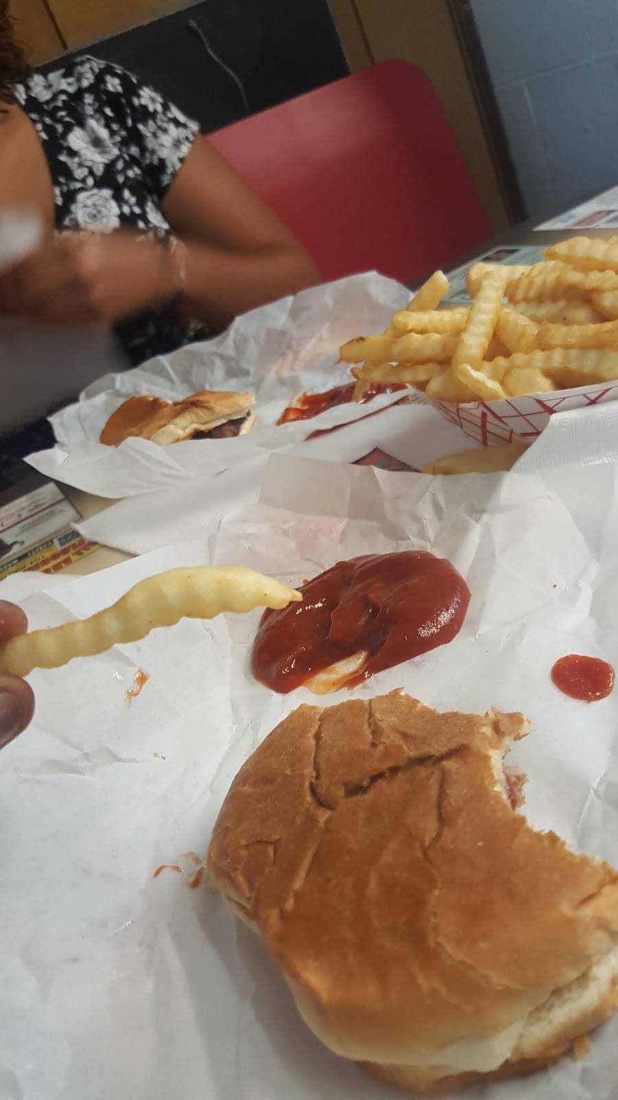 Dukes Grill | restaurant | 1114 Concord Ave, Monroe, NC 28110, USA | 7042834960 OR +1 704-283-4960