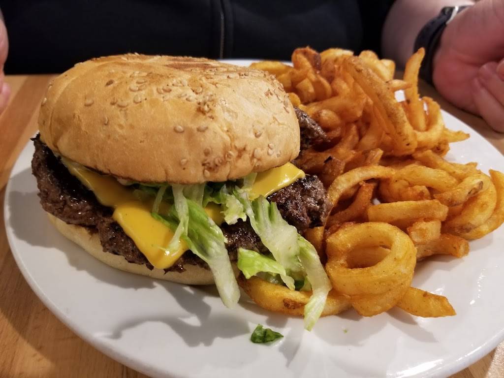 Christines Cuisine | restaurant | 729 E 9 Mile Rd, Ferndale, MI 48220, USA | 2485843354 OR +1 248-584-3354