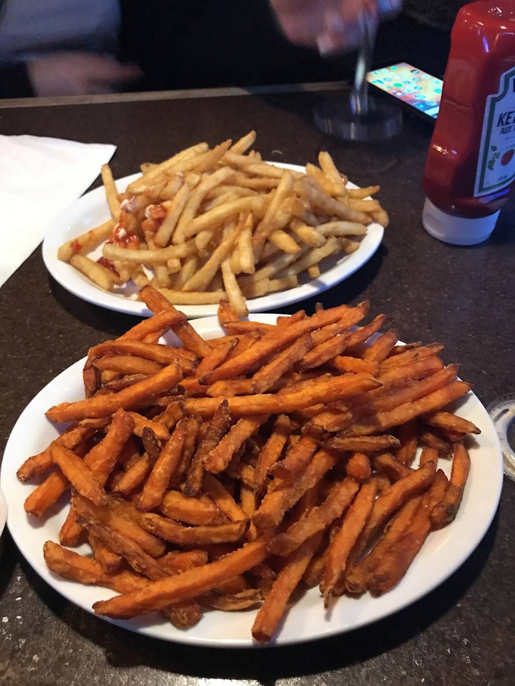 Frosty Johns Pub and Restaurant | restaurant | 100 Mearns Ave, Bowmanville, ON L1C 5M3, Canada | 9056236700 OR +1 905-623-6700