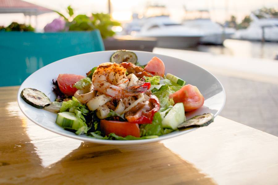 Mavi Waterfront Bar & Grill | restaurant | 2309 Beach Blvd, Jacksonville Beach, FL 32250, USA | 9043720045 OR +1 904-372-0045