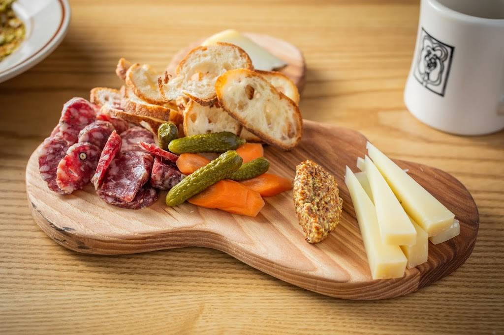 Brothers and Sisters | restaurant | 2119 W Chicago Ave, Chicago, IL 60622, USA | 7736611599 OR +1 773-661-1599