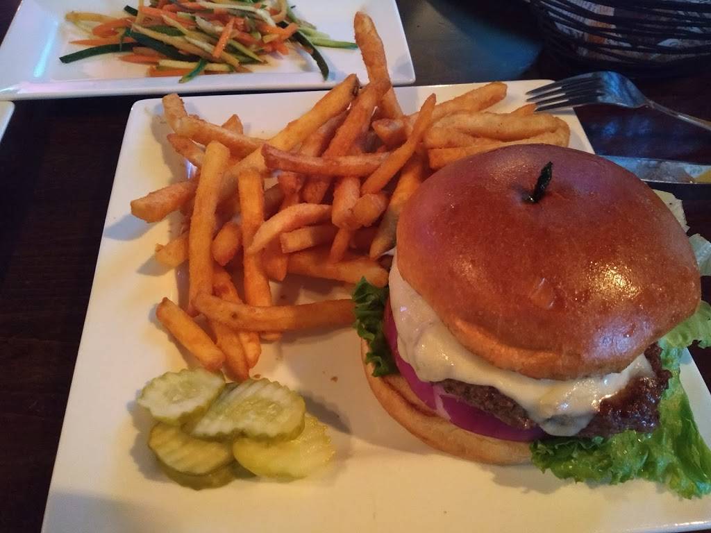 Driftwood Bar and Grill | restaurant | 1103 E Lake Dr, Novi, MI 48377, USA | 2486689005 OR +1 248-668-9005