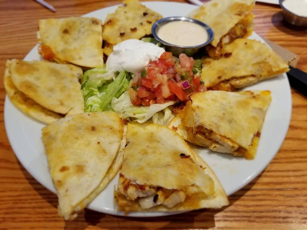 Chilis Grill & Bar | restaurant | 6379 S Southlands Pkwy, Aurora, CO 80016, USA | 3036275770 OR +1 303-627-5770