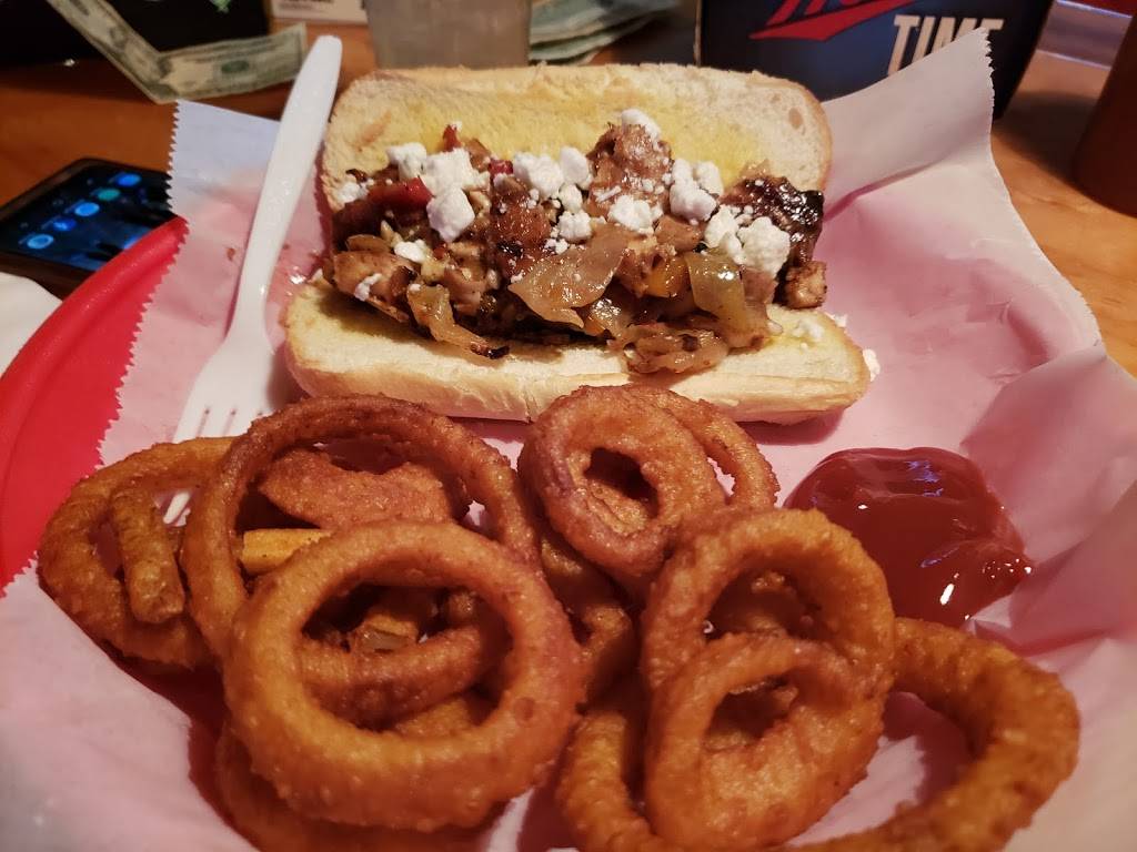 Pinky’s Bar and Grill | restaurant | 2123 N 15th St, Sheboygan, WI 53081, USA | 9207836605 OR +1 920-783-6605