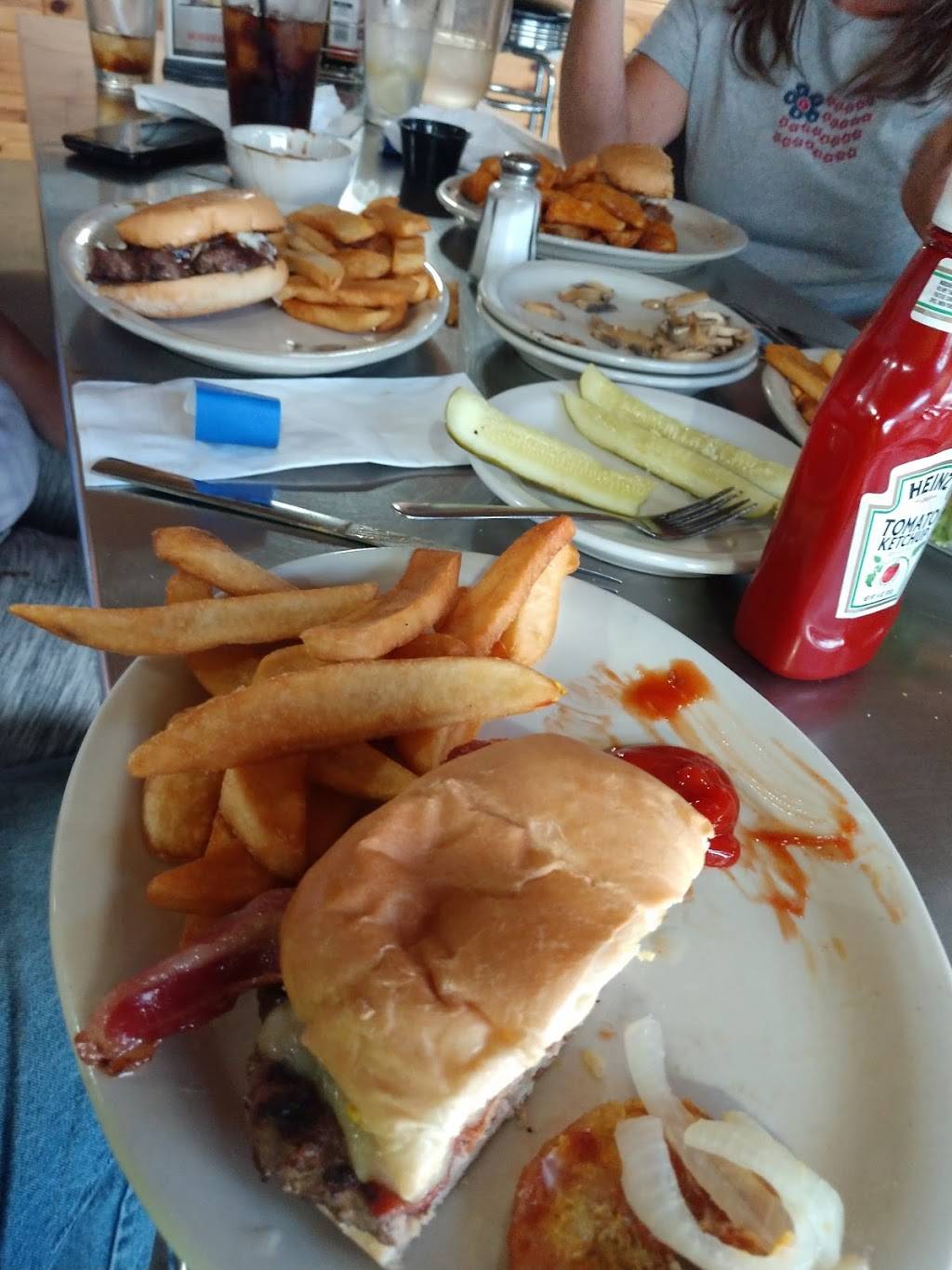 Rustic Inn | restaurant | 133 N Saginaw St, St Charles, MI 48655, USA | 9898656466 OR +1 989-865-6466