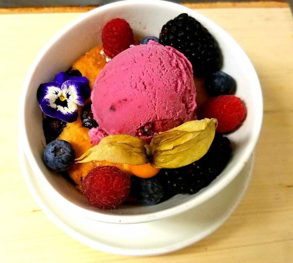 Story Book Dining at Artist Point with Snow White | restaurant | 901 Timberline Dr, Orlando, FL 32830, USA | 4078243200 OR +1 407-824-3200