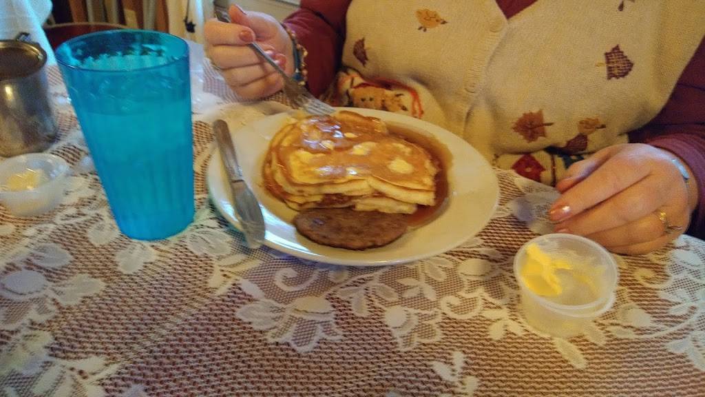 Gene And Pats COUNTRY KITCHEN | restaurant | 739 US-19, Weston, WV 26452, USA | 3042692075 OR +1 304-269-2075