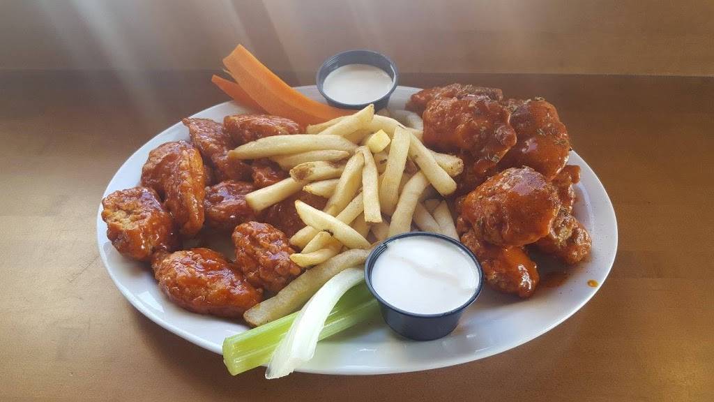 Wild Wing | restaurant | 650 Wellington St E, Aurora, ON L4G 0K3, Canada | 9055036650 OR +1 905-503-6650