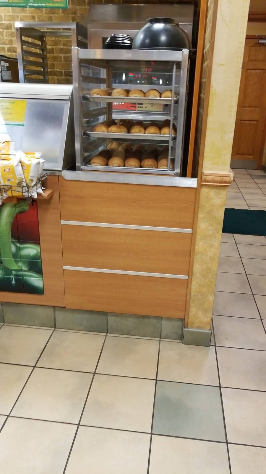 Subway Restaurants | restaurant | 925 Roosevelt Rd, Wheaton, IL 60187, USA | 6302608711 OR +1 630-260-8711